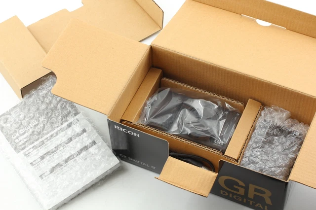 NEAR MINT IN BOX RICOH GR DIGITAL IV 10.4 MP DIGITAL Camera Black From JAPAN