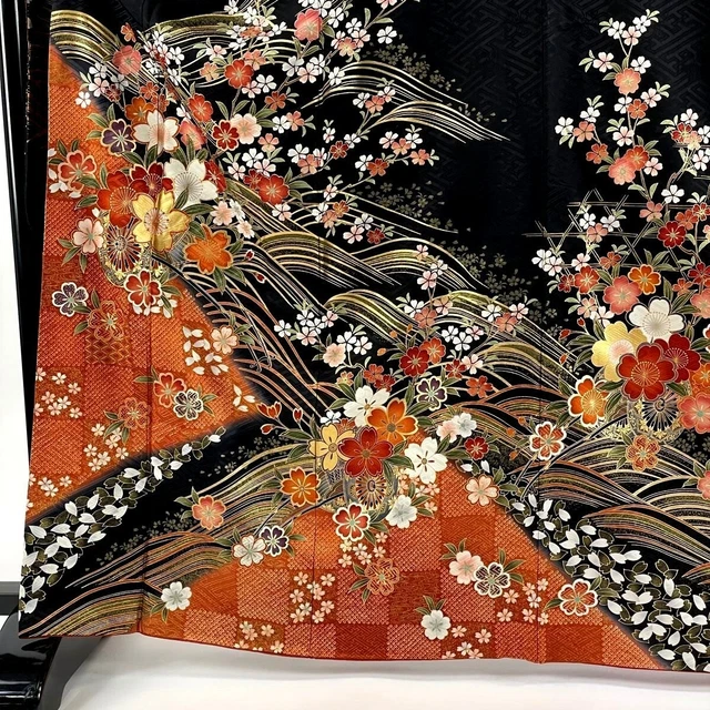 Japanese kimono SILK"FURISODE" long sleeves, Gold leaf, Rowel,Waves,L5' 5"..3448 3