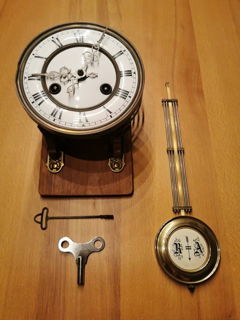 Uhrwerk Mit Pendel Und Schlagwerk