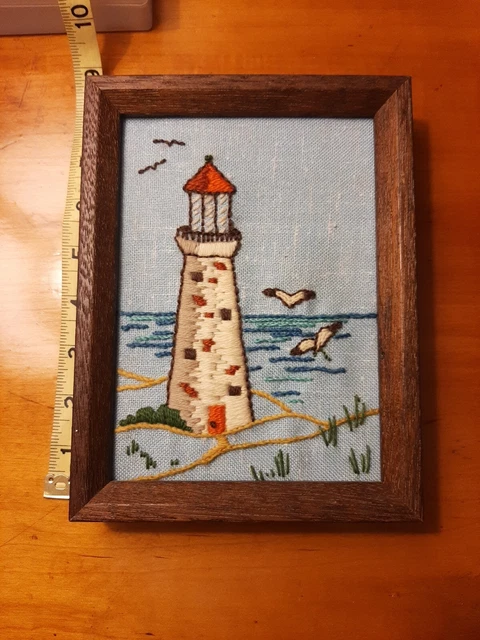 FARO De Colección Años 70 Acabado Crewel Bordado Aguja Trabajo Enmarcado Casa de Playa