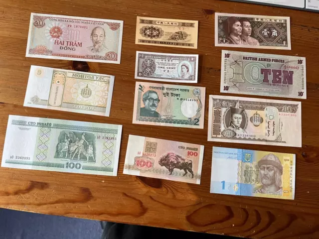 Collection of 11  world bank notes  Lot 1