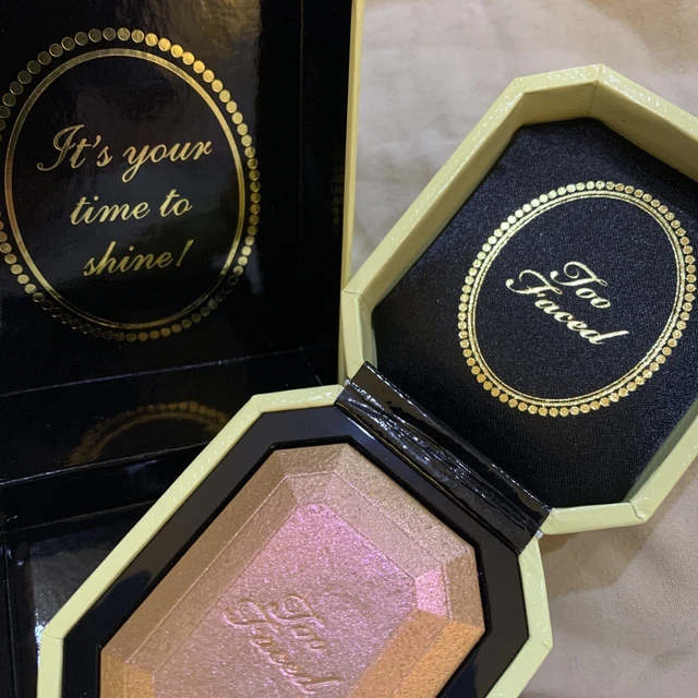 Destacador facial y corporal de luz Too Faced Diamond - diamante canario