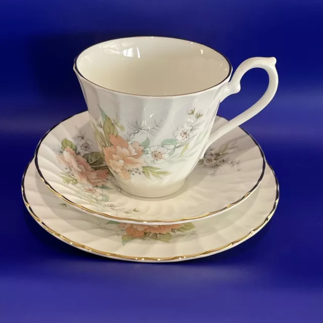 ROYAL SUTHERLAND FINE BONE CHINA TRIO CUP & SAUCER & PLATE  Floral Gold Rim