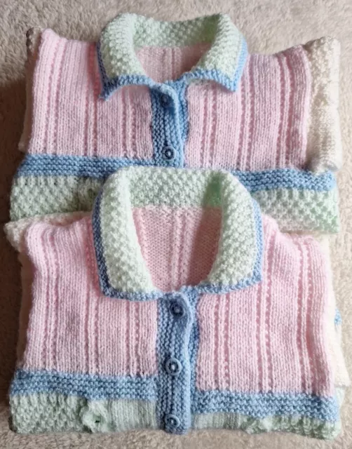 Handgestrickte Baby Mädchen Strickjacke x 2 für Zwillinge Alter 12 Monate 3