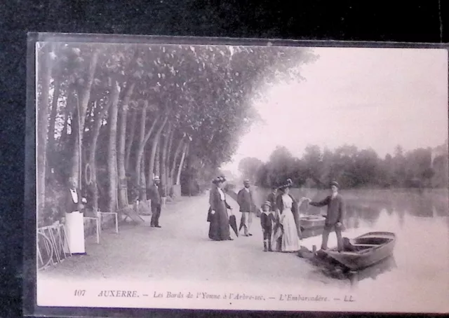 CPA  AUXERRE  L'Embarcadère au bord de l'Yonne