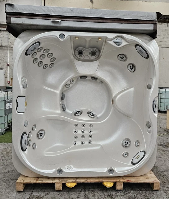 Orion 2 Person Whirlpool Bathtub - Black Hydrotherapy Tub With 16 Jets & Chromotherapy