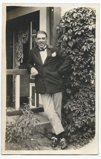 BM593 Carte Photo vintage card RPPC Homme mode fashion costume jardin
