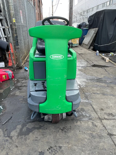 Tennant 2016 M-R14 Readyspace Rider Ride-On Electric Floor Scrubber Low Hours