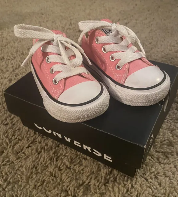 Converse All Star Girls Toddler Tennis Shoes. Size 4 Ex Condition