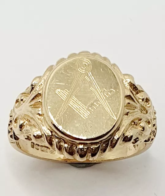 9ct Gold Masonic Engrave Fancy Patterned Shoulder Signet Yellow Ring Size T