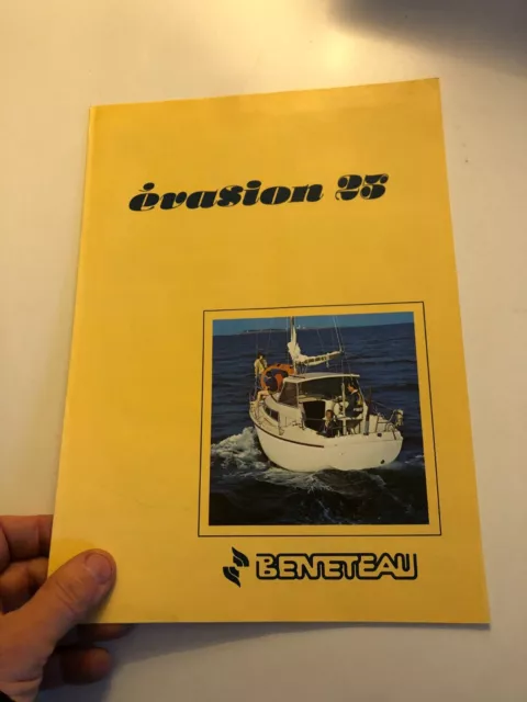 BENETEAU EVASION 25   An 80's  Bateau Voilier catalogue publicitaire vintage C30
