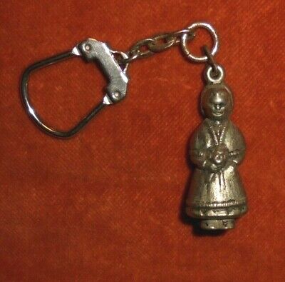 Porte-clés métal Figurine vieille femme en coiffe traditionnelle Bretonne ?? 