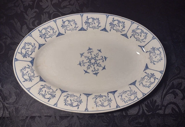 Ancien grand  Plat Ovale Hamage Collection Saxe terre de fer