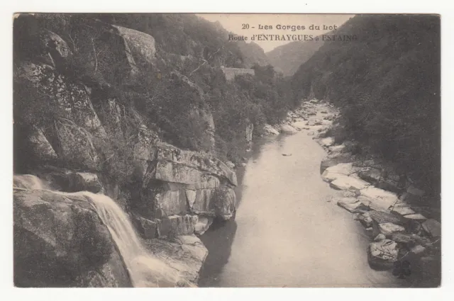 *** Les Gorges du Lot - Route d'Entraygues à Estaing *** SD - CPA 0975