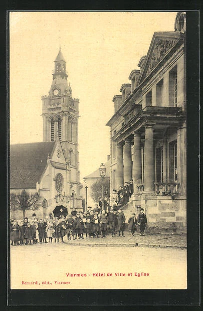 CPA Viarmes, Hotel-de-Ville et Eglise, vue de Hôtel de Ville et l'Église 1908