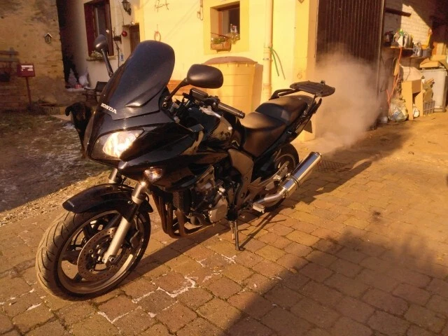 MOTO HONDA CBF 1000 à débattre MOTO HONDA CBF 1000 à débattre