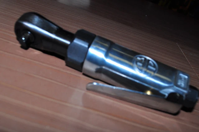 Astro Pneumatic 1114  1/4" Air Stubby Ratchet Wrench