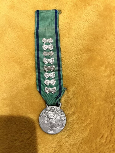 Italian WW2 Mothers Medal With 8 Bows