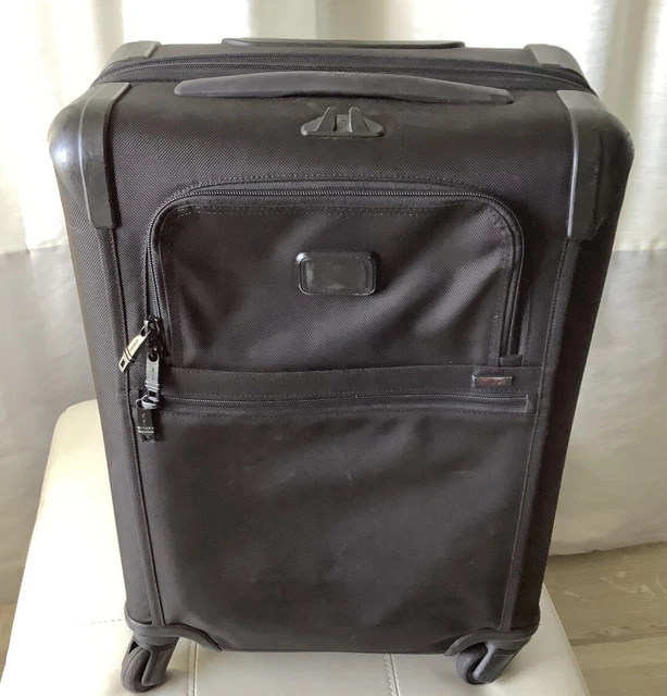 TUMI Alpha 2 Black 4 Wheel Expandable Suitcase Carry On 22 x 16 Inch