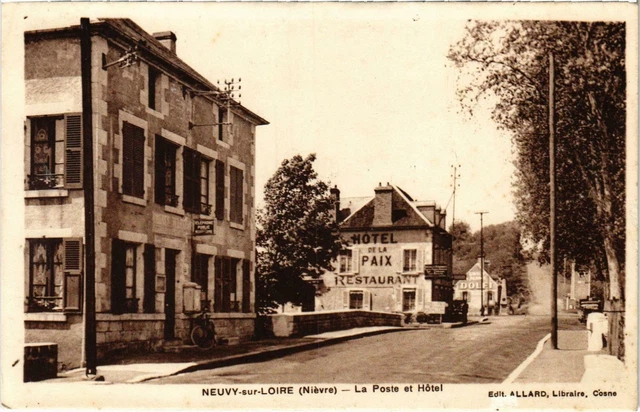 CPA NEUVY-sur-LOIRE La Poste et Hotel Nievre (100195)