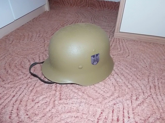 Stahlhelm met. p000o. innenfutter und kinnriemen aus leder