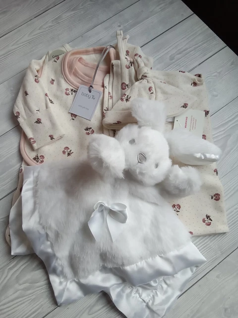 Tiny baby outfits discount girl