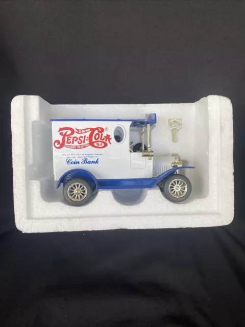 Pepsi Cola  Collectible  Coin Bank with Key  White/Blue Original NEW