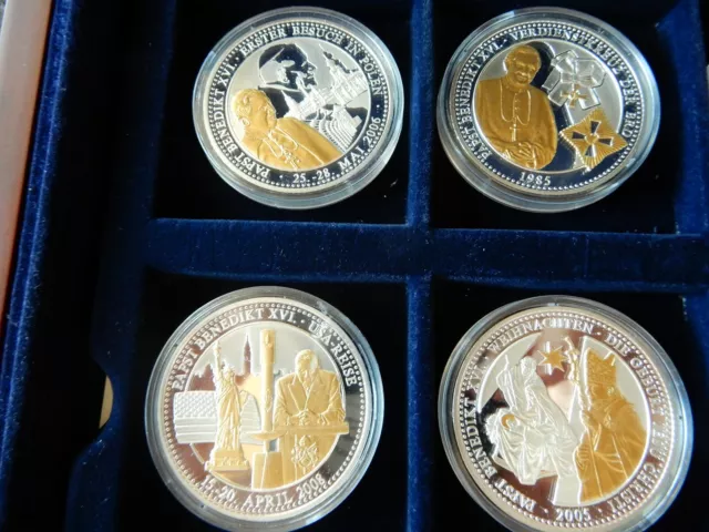 24 mit Gold+Silber veredelte Medaillen Papst Benedikt XVI + Beschreibungen Set 2