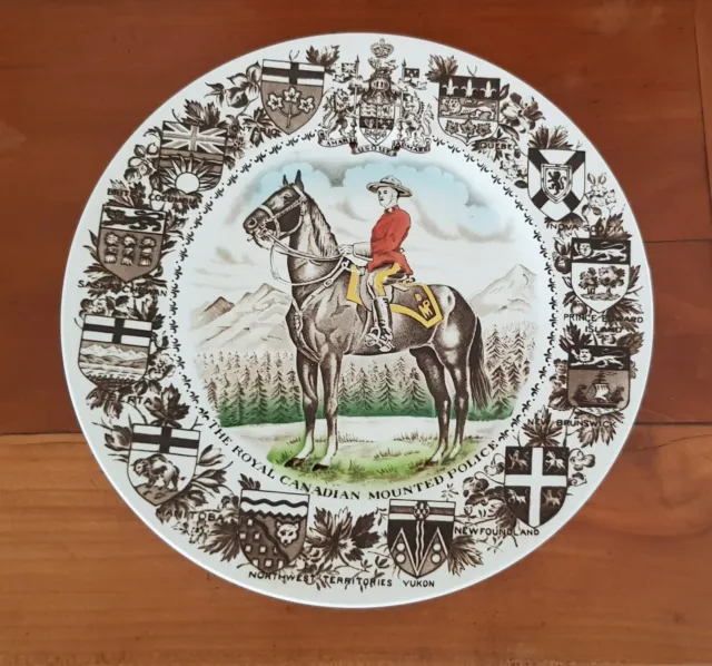 Assiette RCMP (Royal Canadian Mounted Police) en faïence anglaise