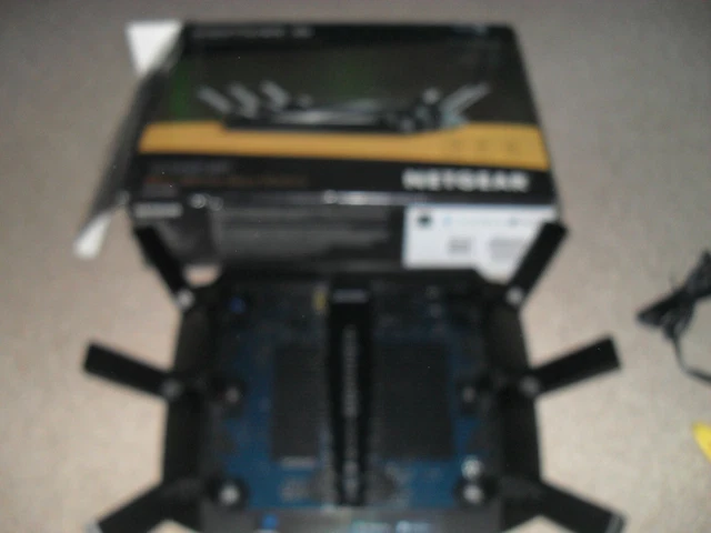 NETGEAR R8000 Nighthawk X6 Tri-Band 3.2Gbps Router - Black 8