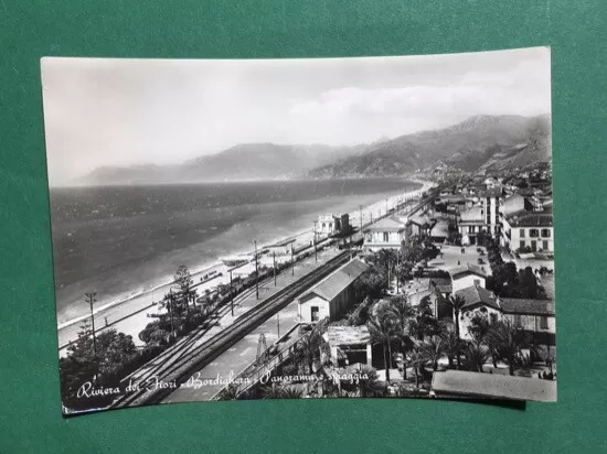 Cartolina Riviera dei Fiori - Bordighera - Panorama e Spiaggia - 1958