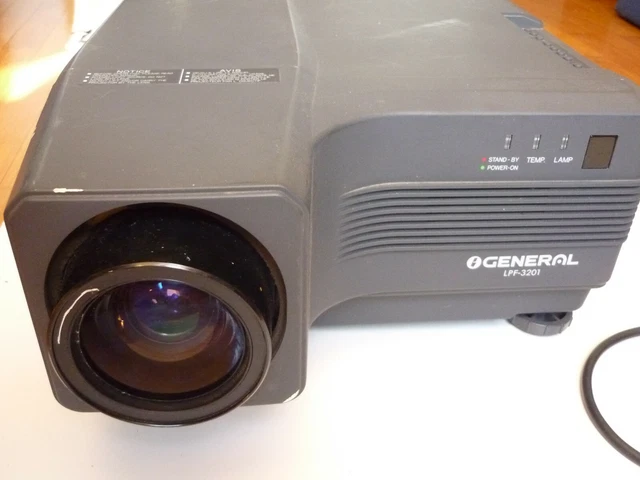 Projecteur LCD FUJITSU LPF 3201, port gratuit !
