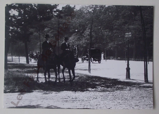 Carte postale Promenade cheval au bois de Boulogne,Yvon , postcard