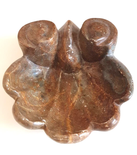 Acquasantiera in marmo/pietra a forma di conchiglia