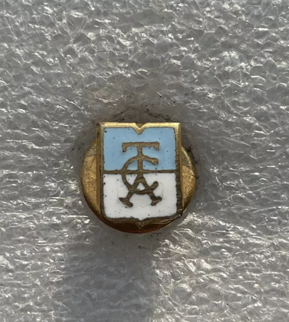 Rare Vintage pin badge ARGENTINA CLUB ATLETICO PLATENSE FOOTBALL CLUB CAP  enamel