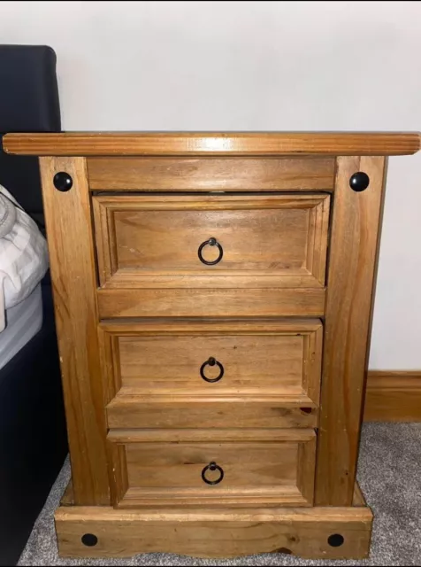 Brown Oak Wood 3 Drawer Bedside Table Cabinet Great Condition