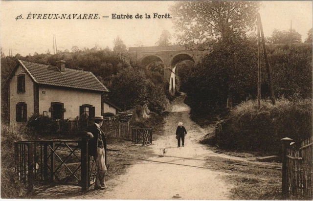 CPA EVREUX EVREUX-NAVARRE - Entree de la Foret (1160342)