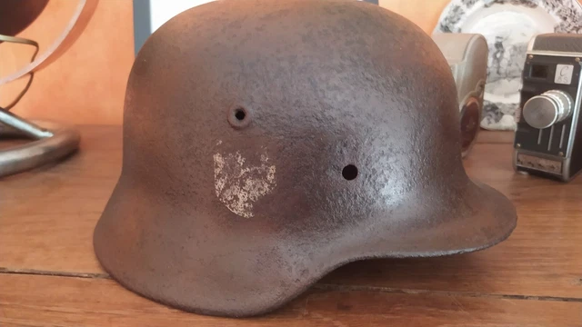 casque allemand ww2 TROUPE D ELITE dans l état de découverte en ferme