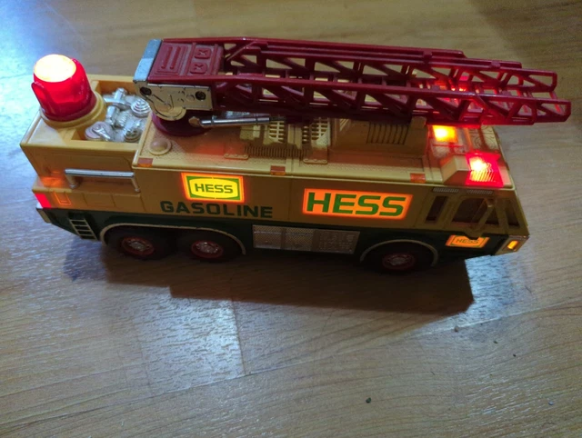 1996 Vintage Hess Truck Toy Emergency Truck All lights and sound effect working 