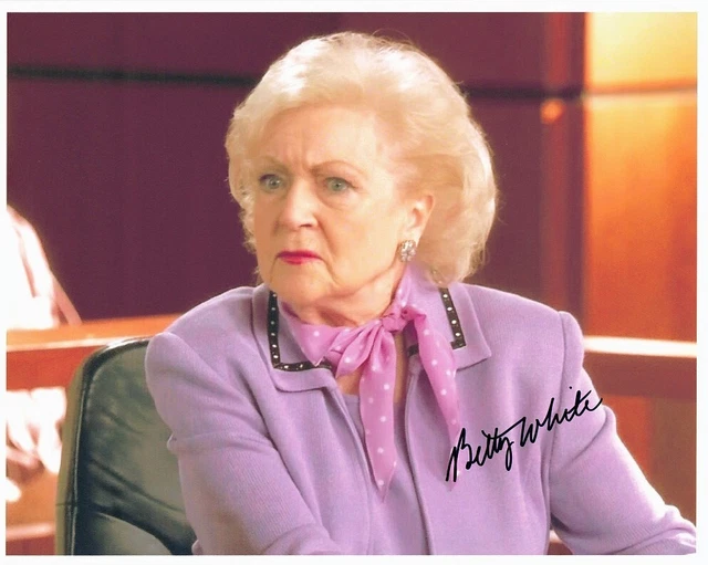 BETTY WHITE signed BOSTON LEGAL color 8x10 w/ coa FANTASTIC CLOSEUP IN COURTROOM