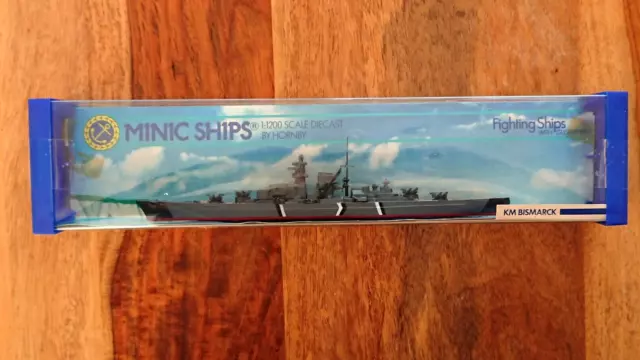 Hornby Minic Ships M742 K.M. Bismarck 1:1200 Scale