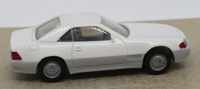 Miniature WIKING HO 1/87 Mercedes-Benz 230 TE Vert Foncé - En Boîte, état Neuf