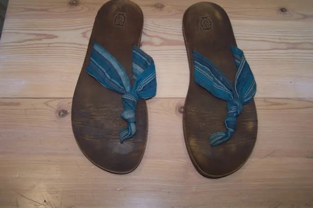 Flip Flop Sandals Womens 10 Multi Color Fabric Leather Rubber Sole Owl Imprint