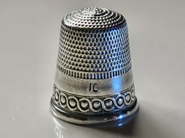 Antique Untermeyer-Robbins Sterling Silver Thimble size 10 No holes c1900's EC