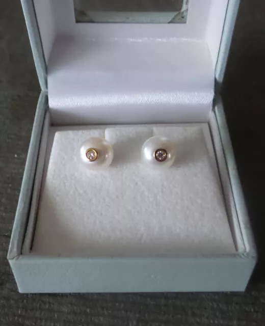 New Schoeffel pearl and diamond 18 ct gold stud earrings new in box 2