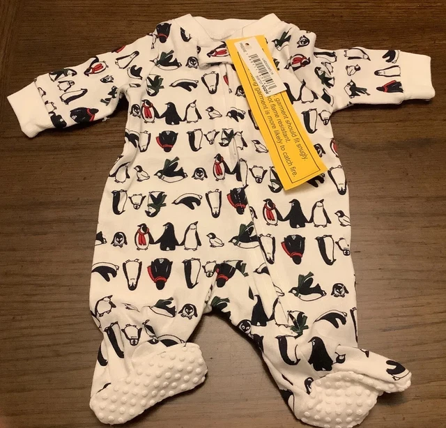 Amazon Essentials Baby Zip front Sleep&Play.Penguin Parade.Preemie.New.
