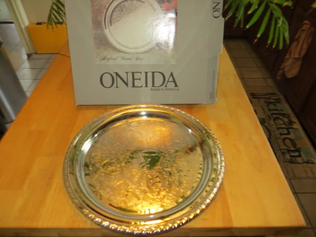 Vintage Oneida 12” Round Maybrook Silver Plated Serving Tray, Large