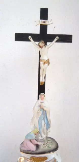 Crucifix benitier porcelaine Paris Vierge Marie Madeleine calvaire 19è