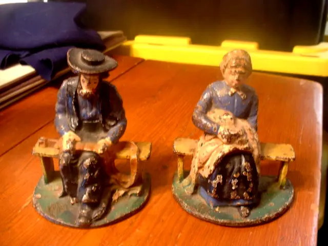 Lovely Vintage Painted Cast Iron Amish Couple Bookends NICE