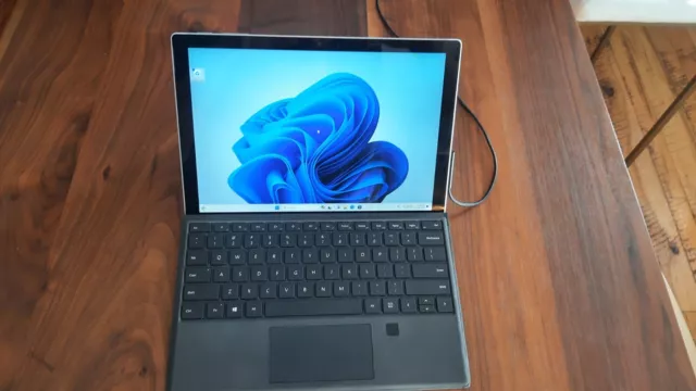 surface pro 7 i7 16gb 256gb With Keyboard And Charger And Windows 11